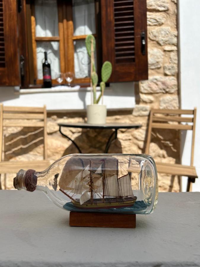 Luca'S Houses Chalki Town エクステリア 写真