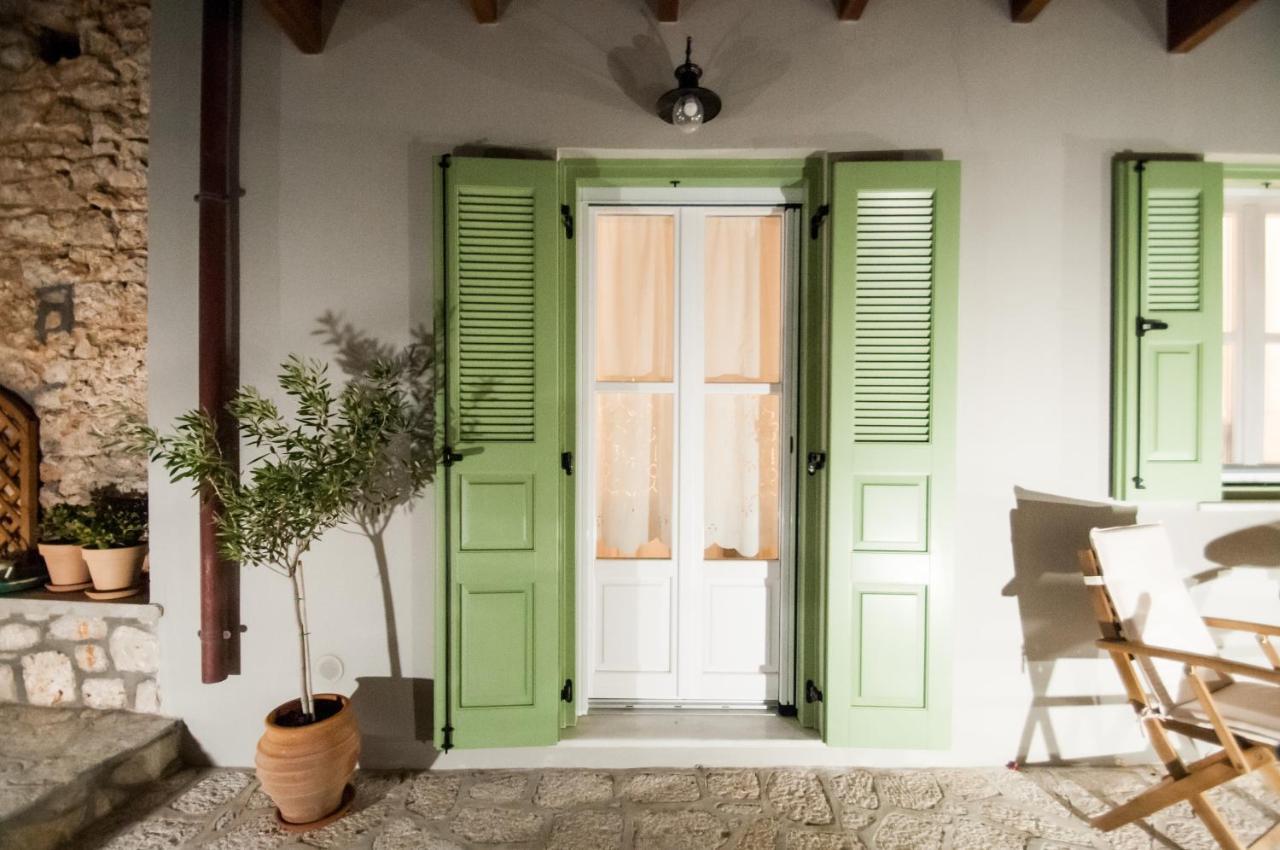 Luca'S Houses Chalki Town エクステリア 写真